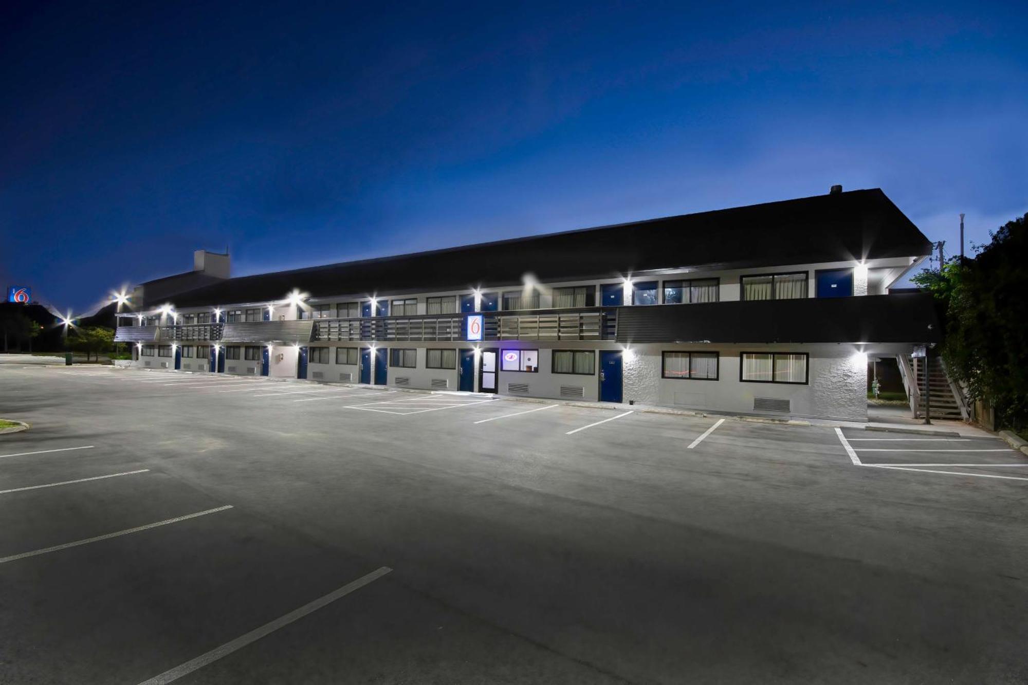Motel 6 Columbus Oh - Osu North Buitenkant foto
